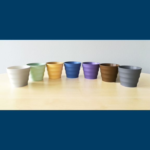 Becher aus BioCelain® gibt es in verschiedenen Farben und werden im studentischen Café 144 an der HoMe einem Langzeittest unterzogen. Becher aus BioCelain® gibt es in verschiedenen Farben und werden im studentischen Café 144 an der HoMe einem Langzeittest unterzogen.