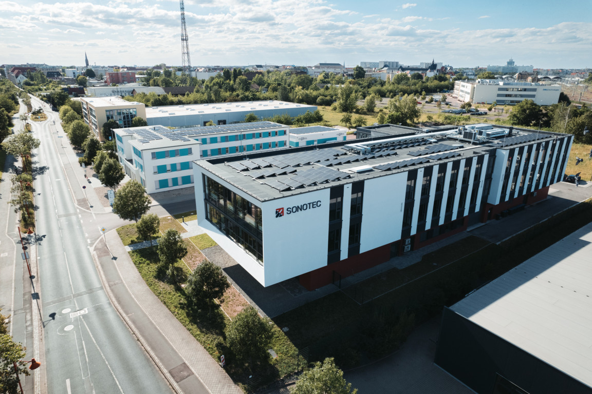 Blick auf das SONOTEC Headquarters. Im Hintergrund das Areal „Zur Rose“ in unmittelbarer Nähe.