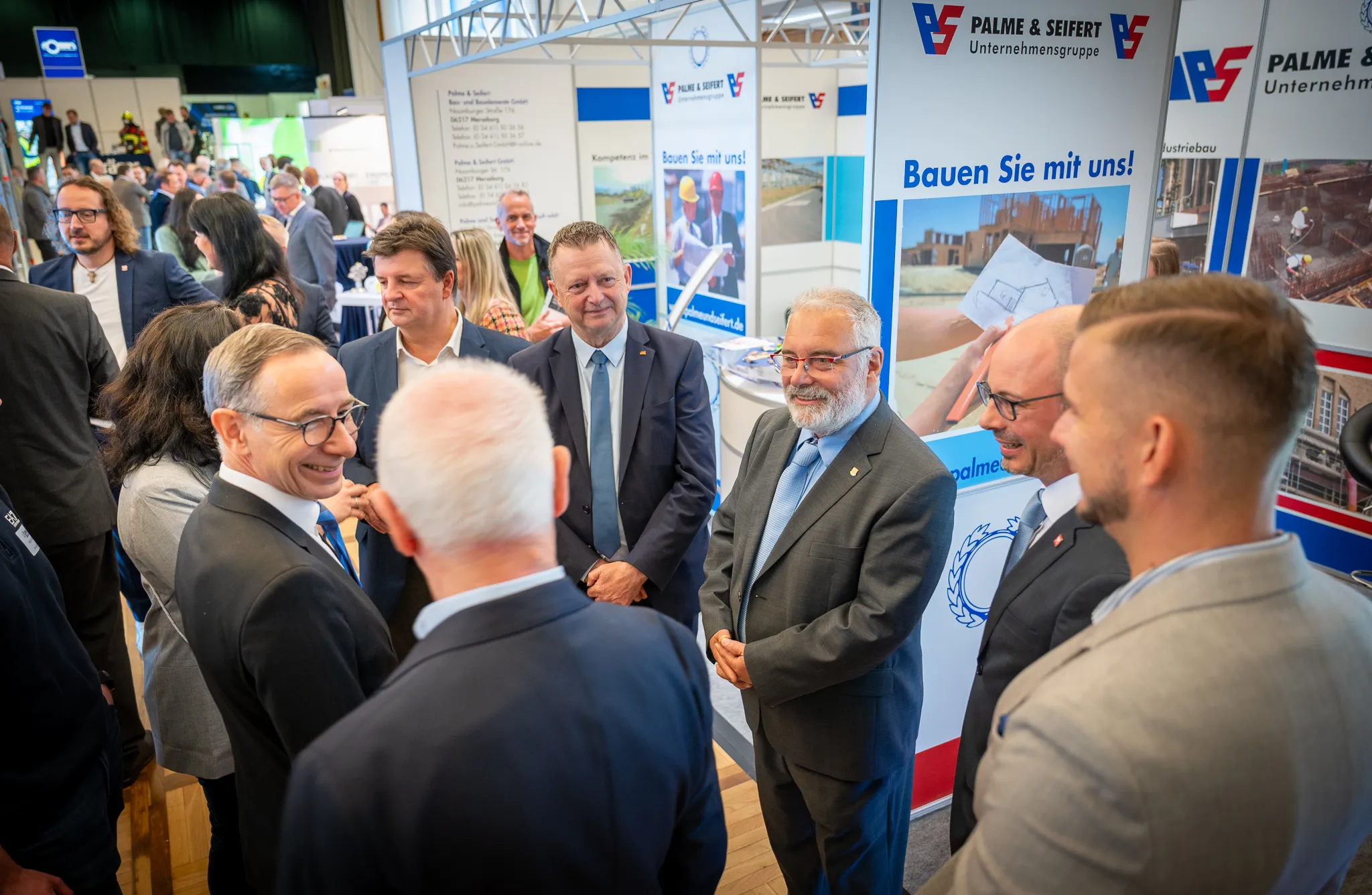 Besuch des Messestandes der Palme & Seifert Unternehmensgruppe im Rahmen des Messerundgangs bei der 20. Standortmesse 