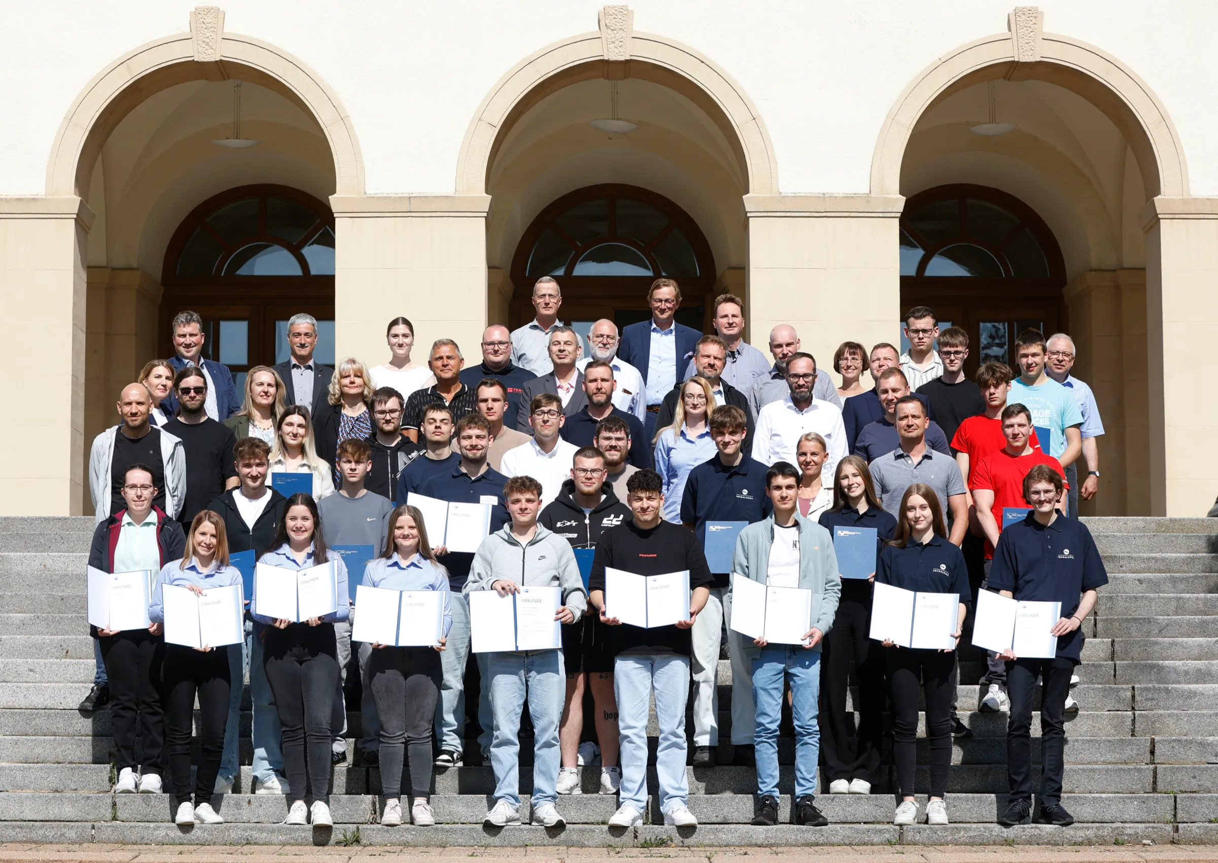 Teilnehmende Auszubildende und Unternehmensvertreter am „Energie-Scouts“-Projekt der IHK – Bildquelle: IHK Halle-Dessau Uwe Köhn
